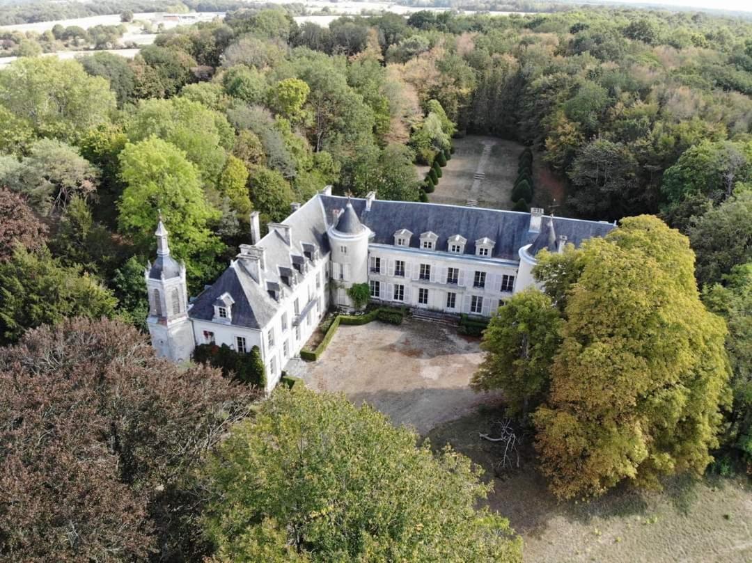 Les Ecolodges Du Chateau De Charnizay Exterior photo