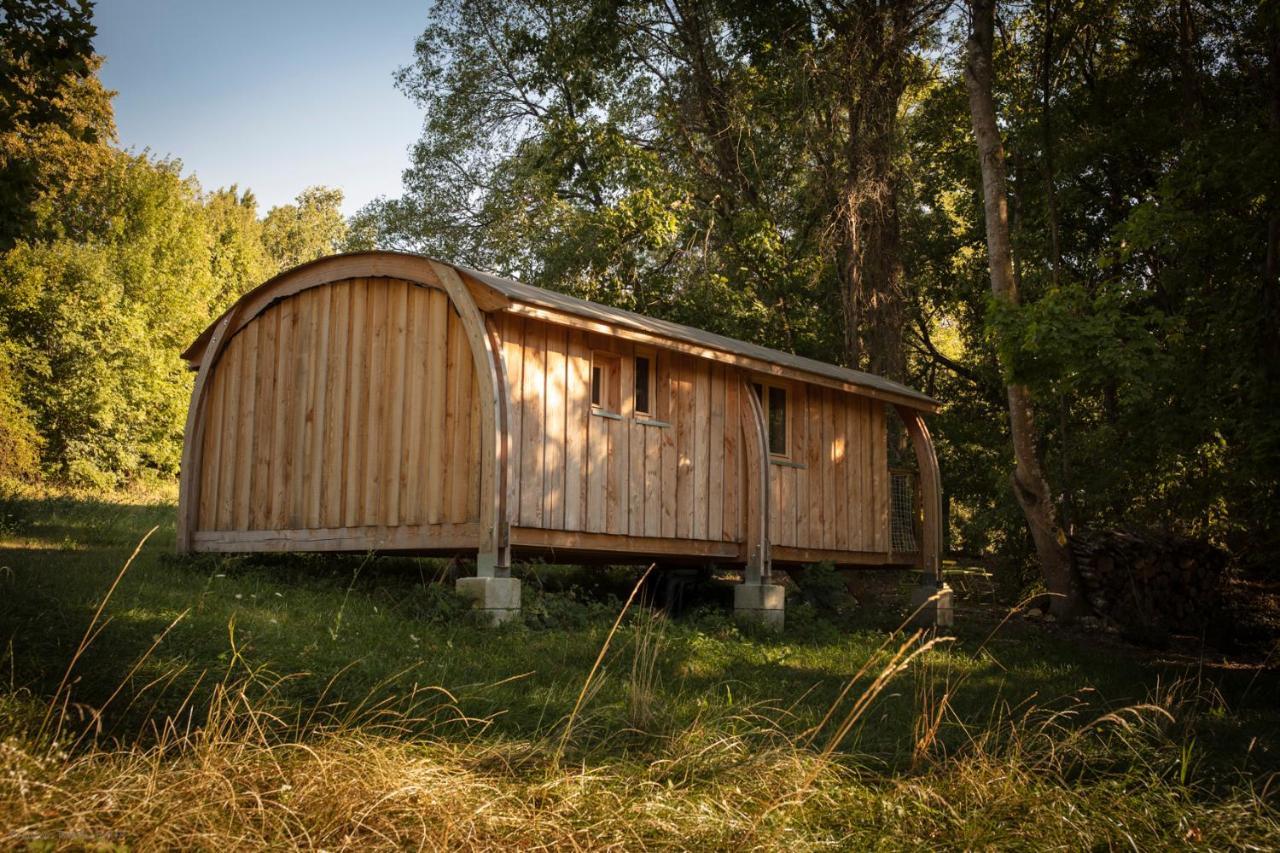 Les Ecolodges Du Chateau De Charnizay Exterior photo